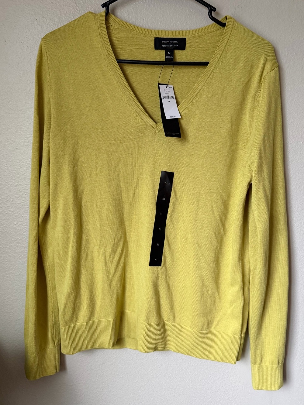 Banana Republic Lime V-Neck Forever Sweater Medium Capsule Wardrobe Preppy